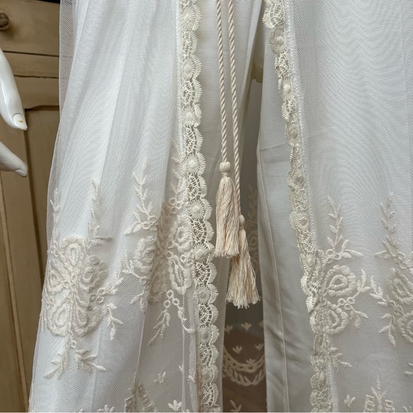 [M] MAIN STRIP Lace Tunic - Picture 13 of 13